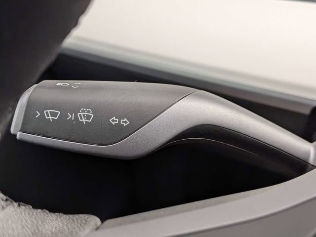 Used 2023 Tesla Model Y Long Range AWD/4WD image 23