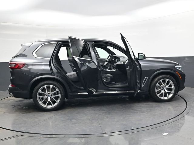 Used 2021 BMW X5 xDrive40i w/ Premium Package 2 image 35