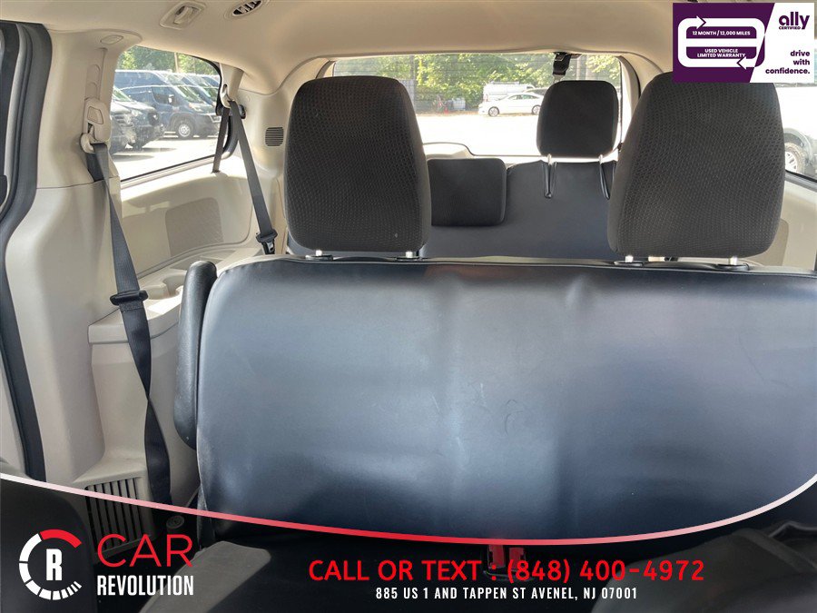 Used 2019 Dodge Grand Caravan SE FWD image 14