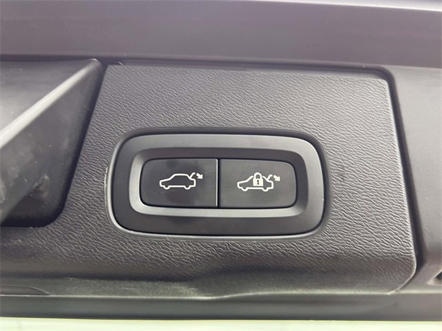 Used 2019 Volvo XC60 T6 R-Design w/ Protection Package image 8