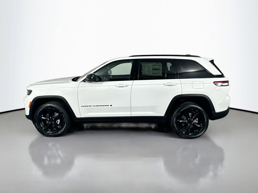 New 2025 Jeep Grand Cherokee Altitude image 4