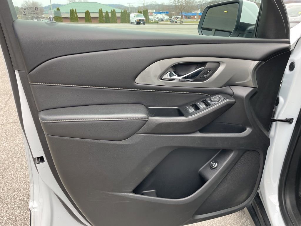 Used 2023 Chevrolet Traverse LT image 5