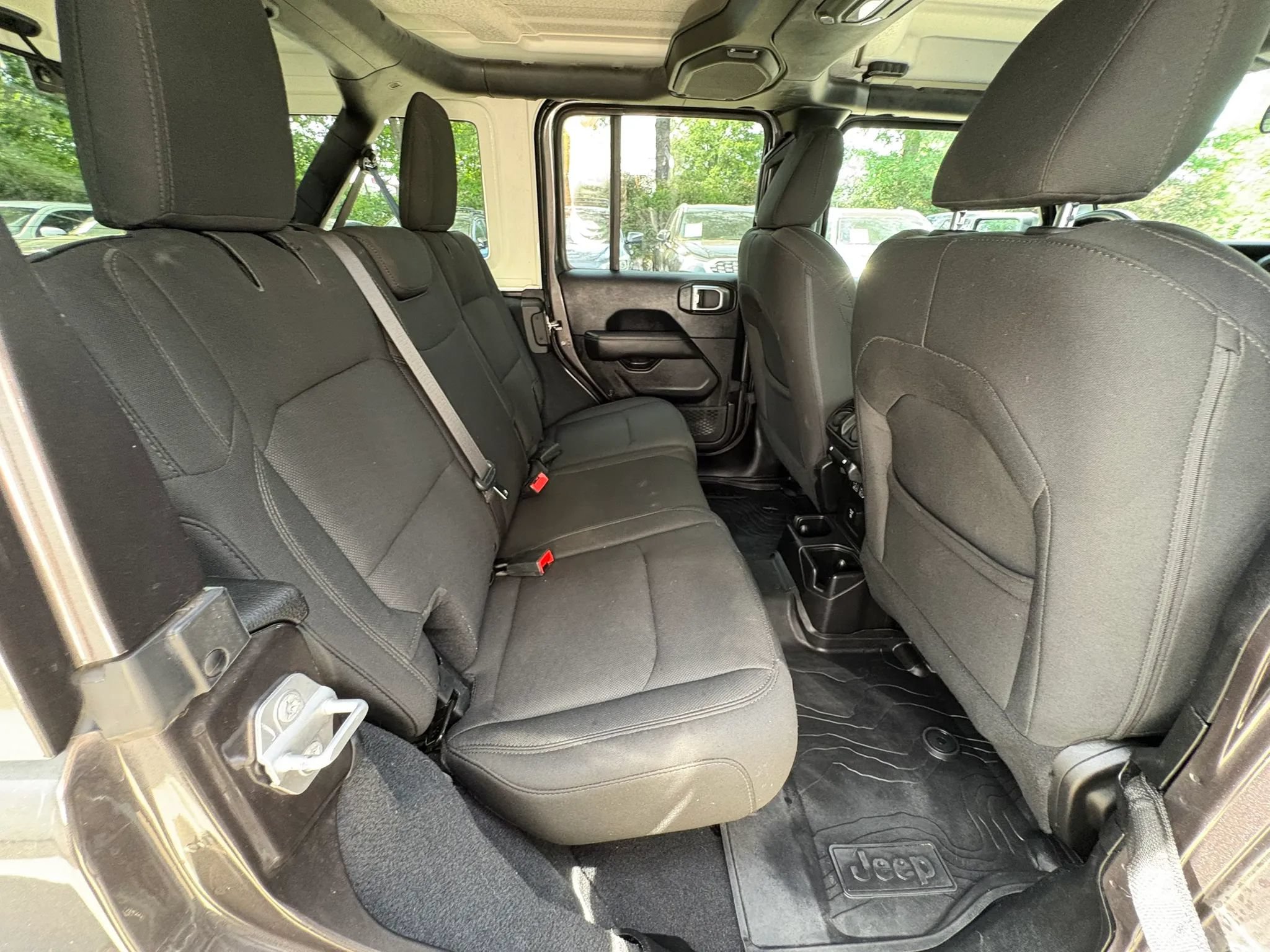 Used 2019 Jeep Wrangler Unlimited Sahara w/ LED Lighting Group AWD/4WD image 16
