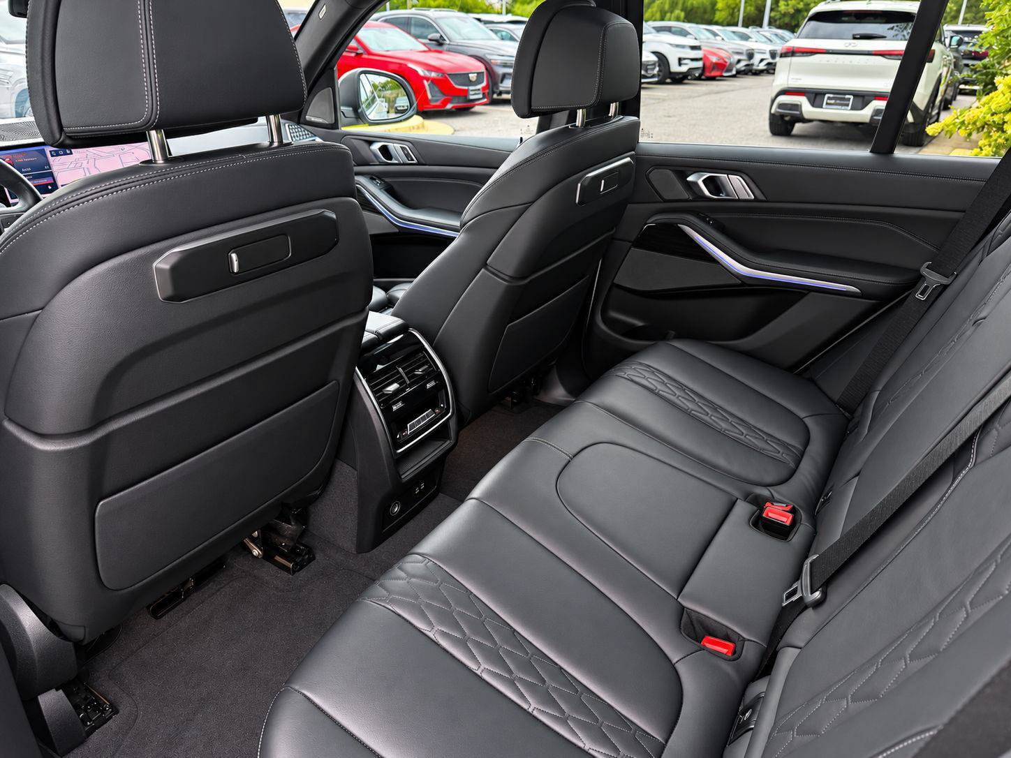 Used 2025 BMW X5 xDrive50e AWD/4WD image 28
