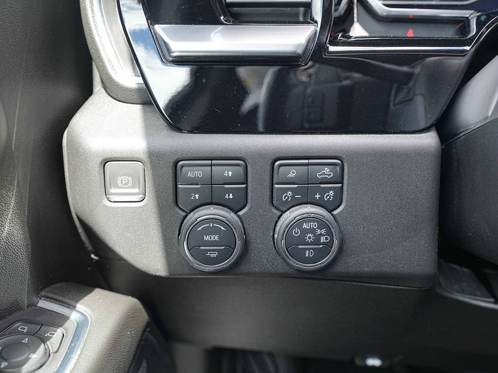 Used 2022 Chevrolet Silverado 1500 LTZ AWD/4WD image 38