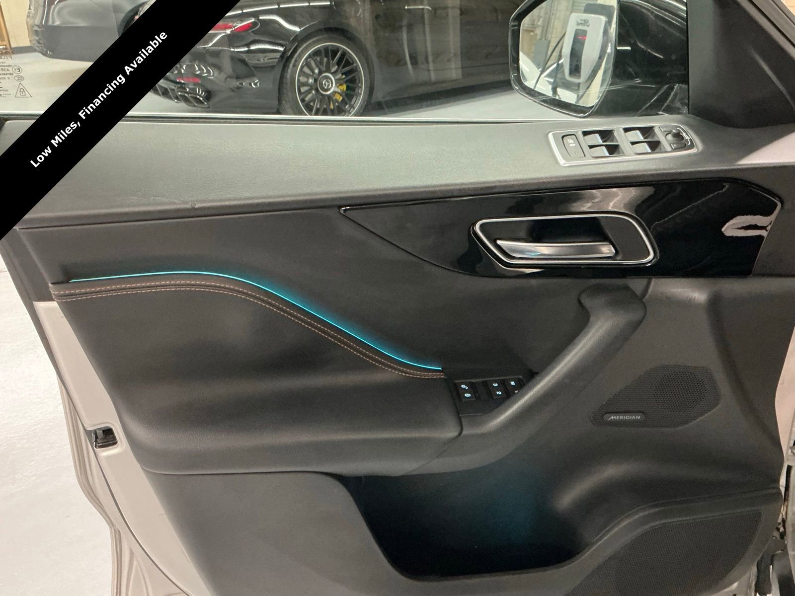 Used 2017 Jaguar F-PACE Prestige image 28