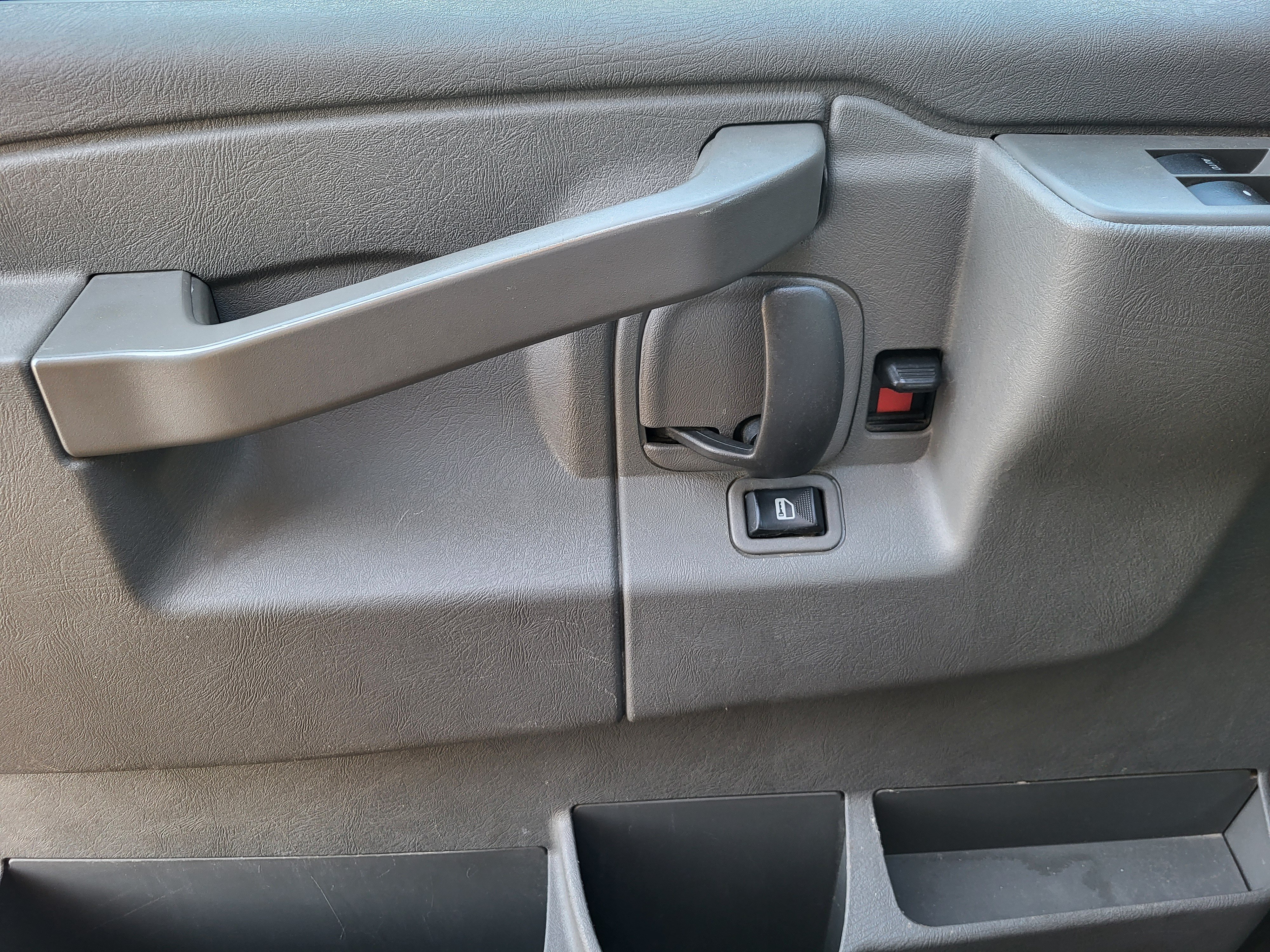 Used 2021 GMC Savana 3500 Extended w/ Power Convenience Package RWD image 17