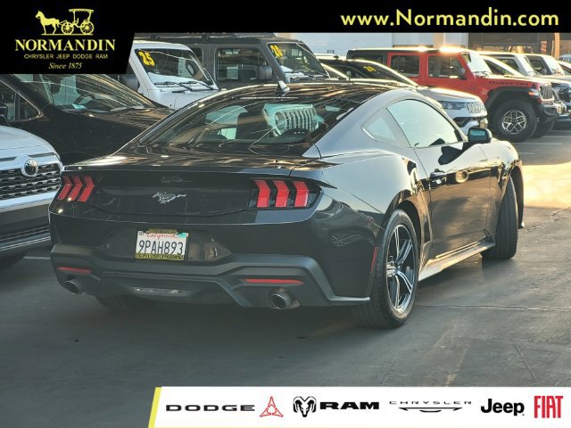 Used 2024 Ford Mustang Coupe RWD image 3