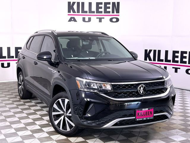 Used 2024 Volkswagen Taos SE image 1