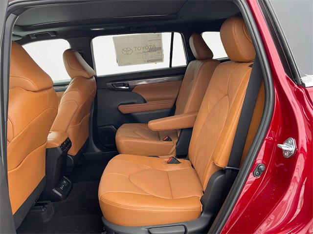 New 2026 Toyota Highlander Platinum image 13