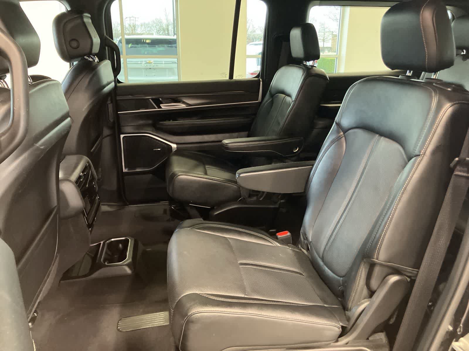 Used 2024 Jeep Wagoneer Series III AWD/4WD image 26