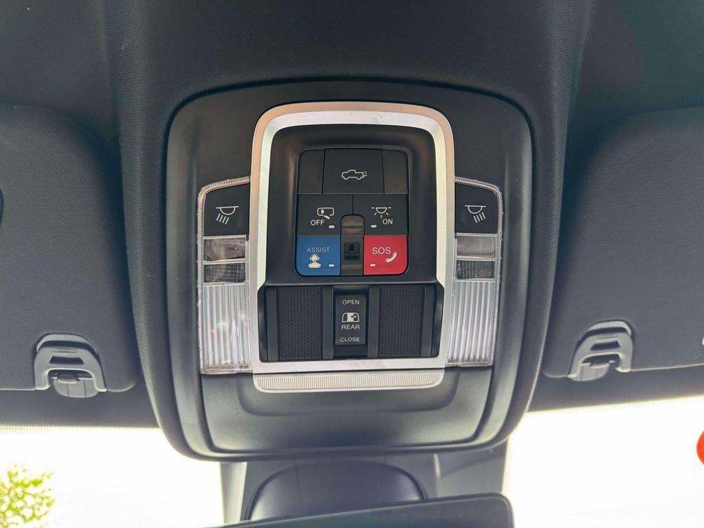 Used 2024 RAM 1500 Laramie AWD/4WD image 33