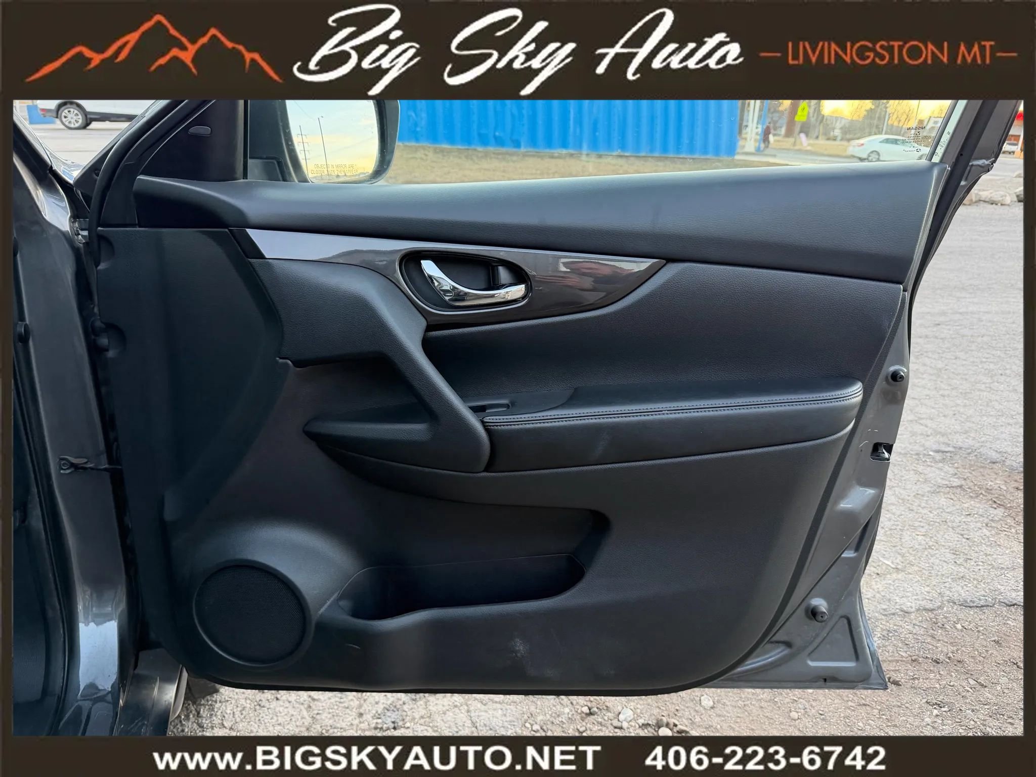 Used 2019 Nissan Rogue SV image 18