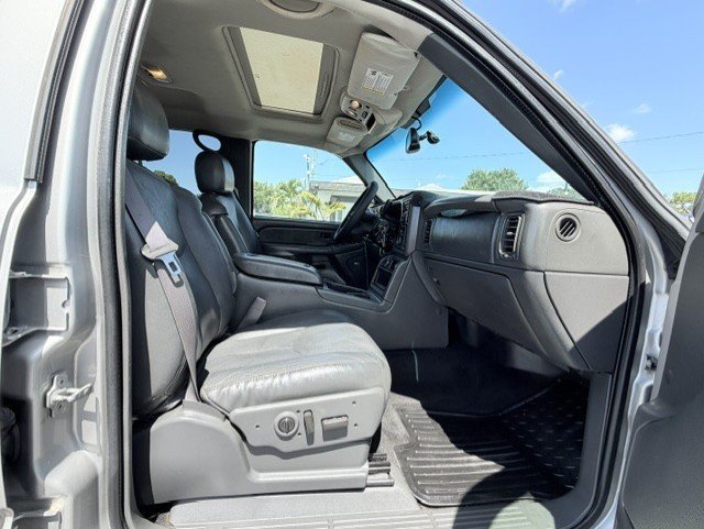 Used 2006 GMC Sierra 1500 SLT w/ Onstar Plus Package AWD/4WD image 17