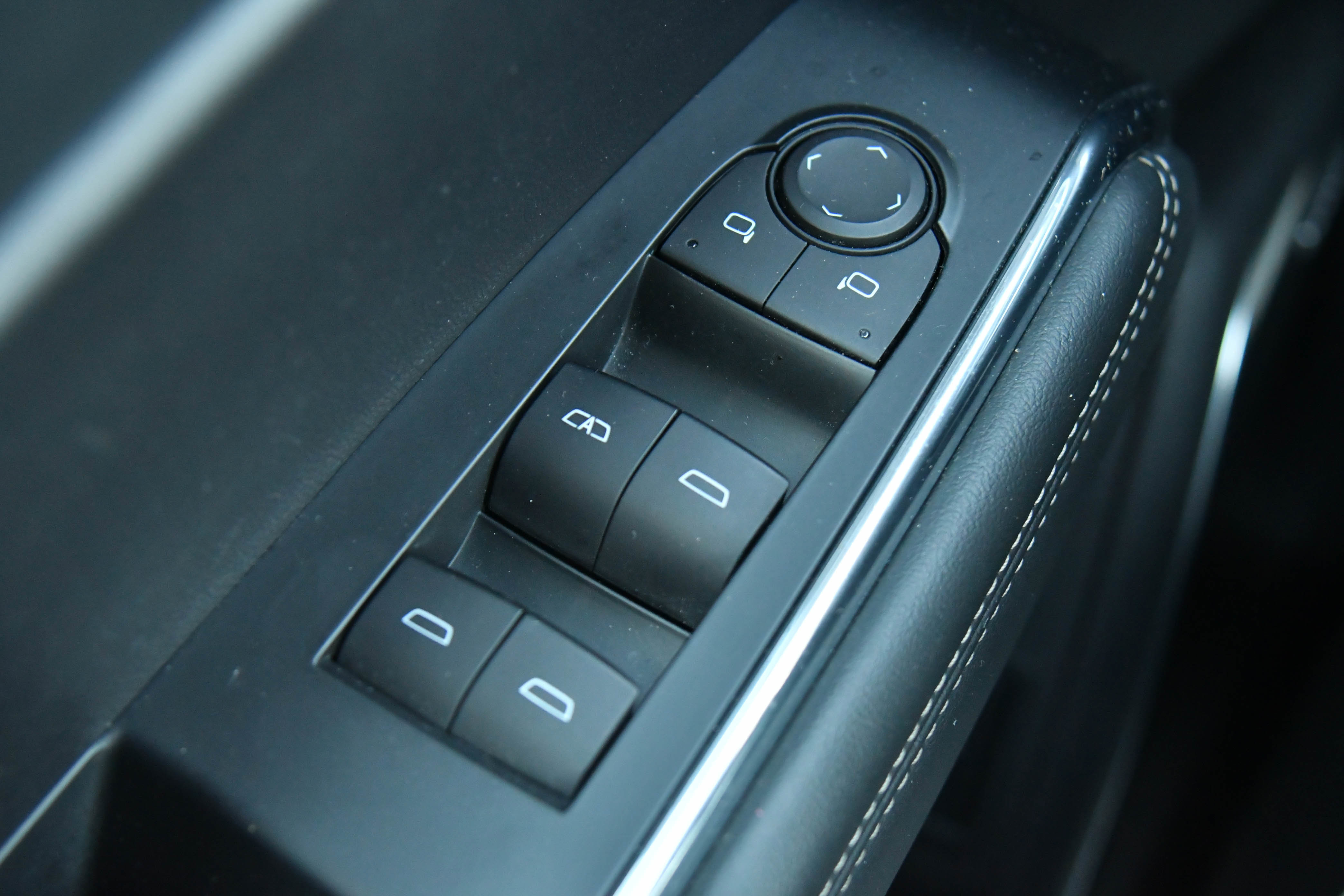 Used 2024 GMC Acadia Elevation image 40