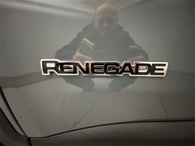 Used 2018 Jeep Renegade Latitude w/ Popular Equipment Group image 26