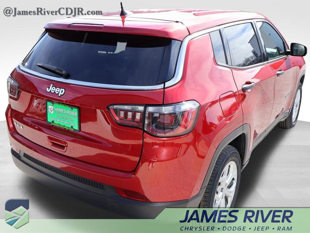 Used 2024 Jeep Compass Sport image 5