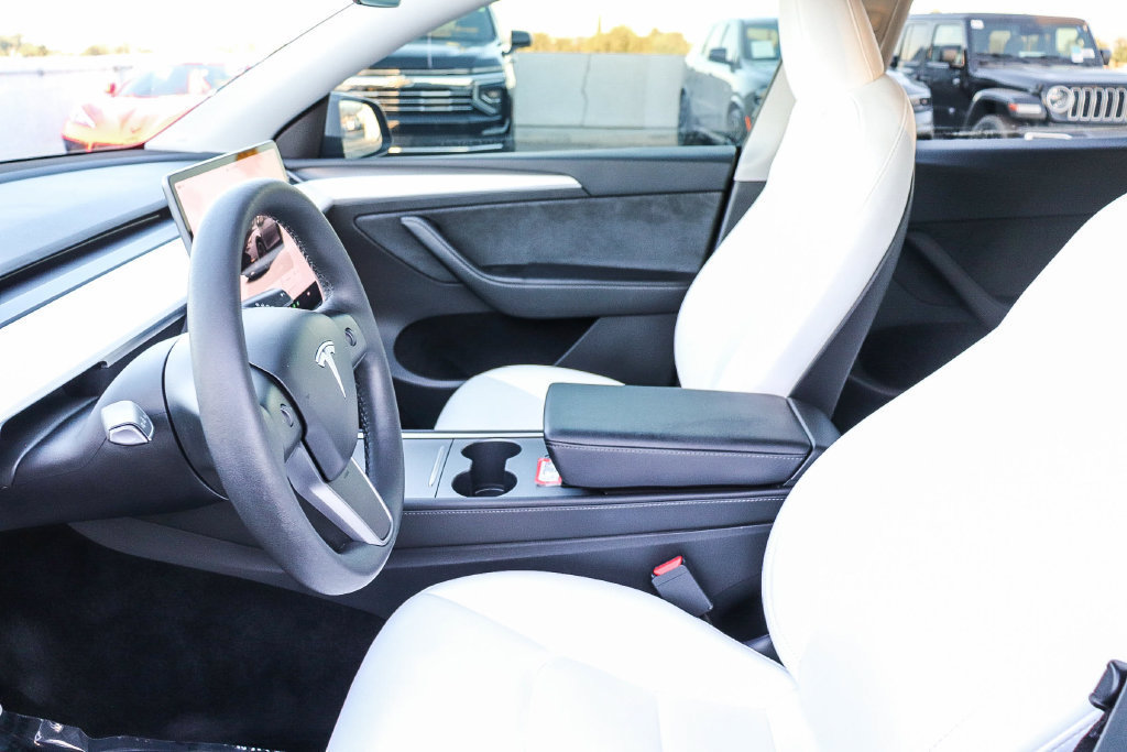 Used 2023 Tesla Model Y Performance AWD/4WD image 21