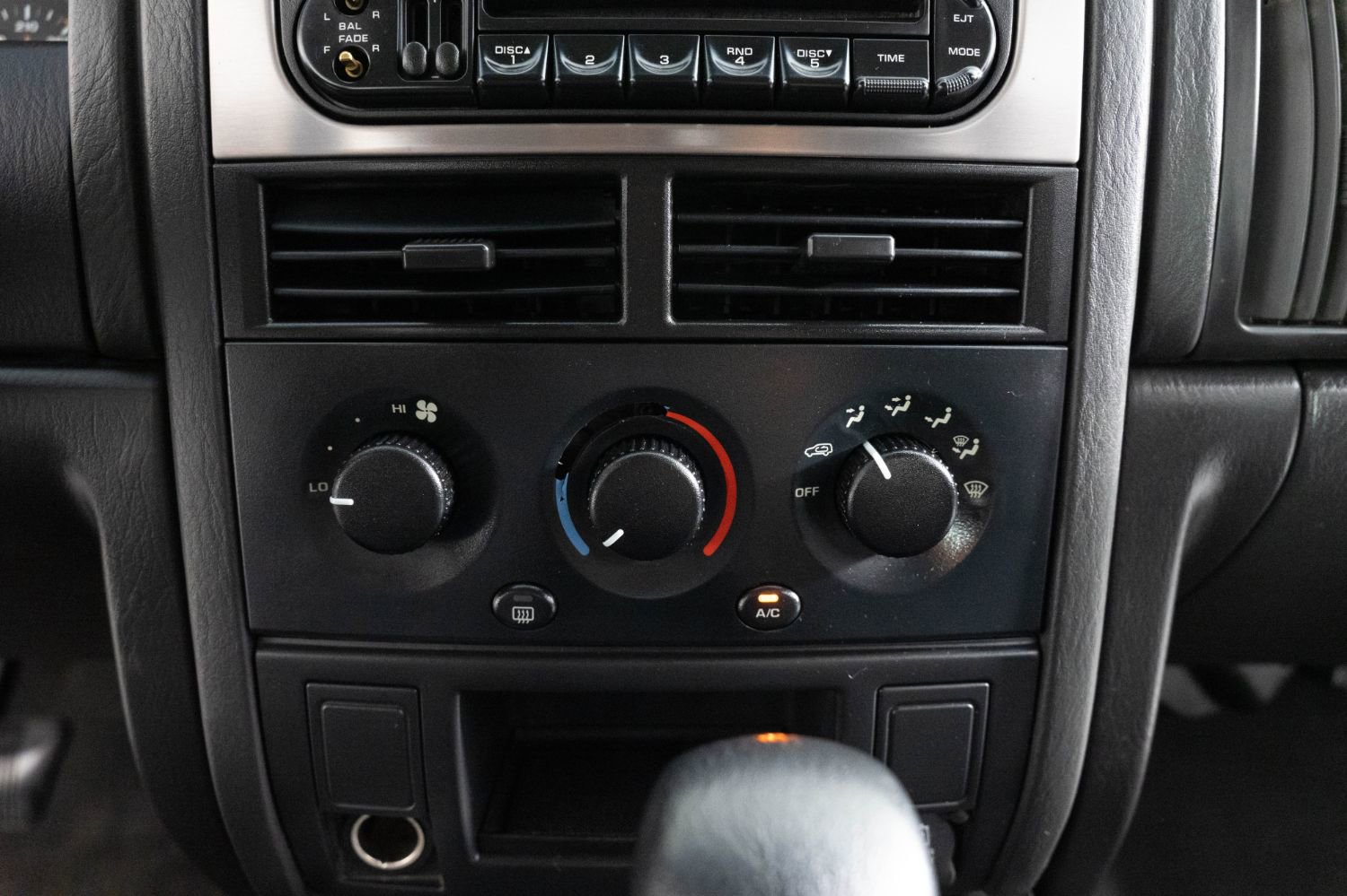 Used 2004 Jeep Grand Cherokee Laredo w/ Convenience Group AWD/4WD image 34