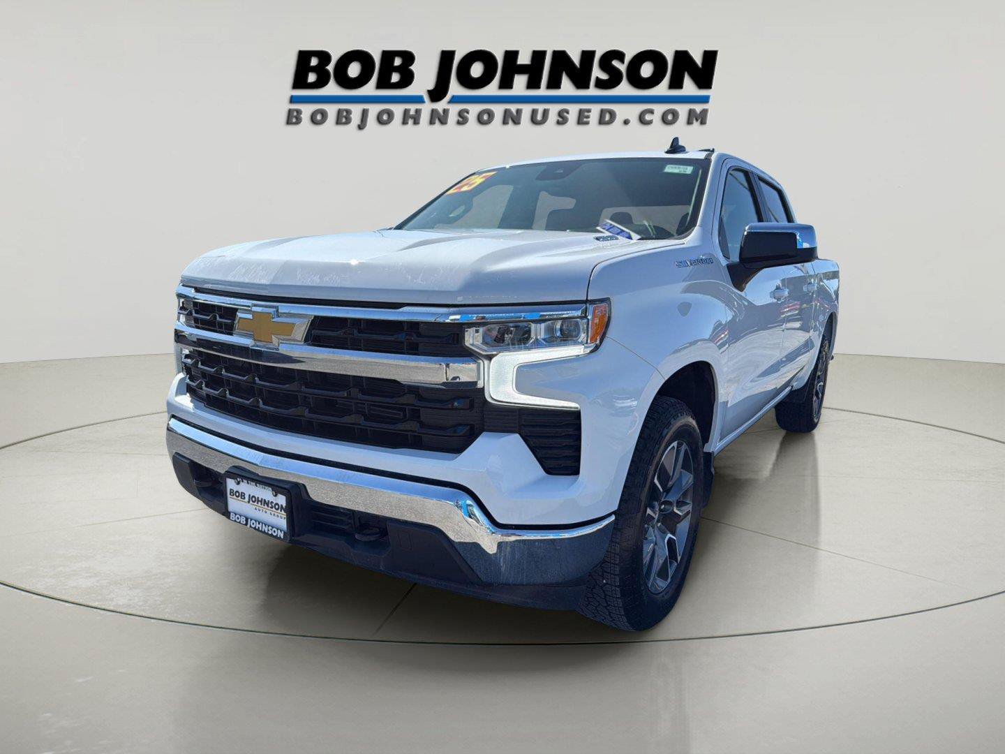 Used 2025 Chevrolet Silverado 1500 LT AWD/4WD image 3
