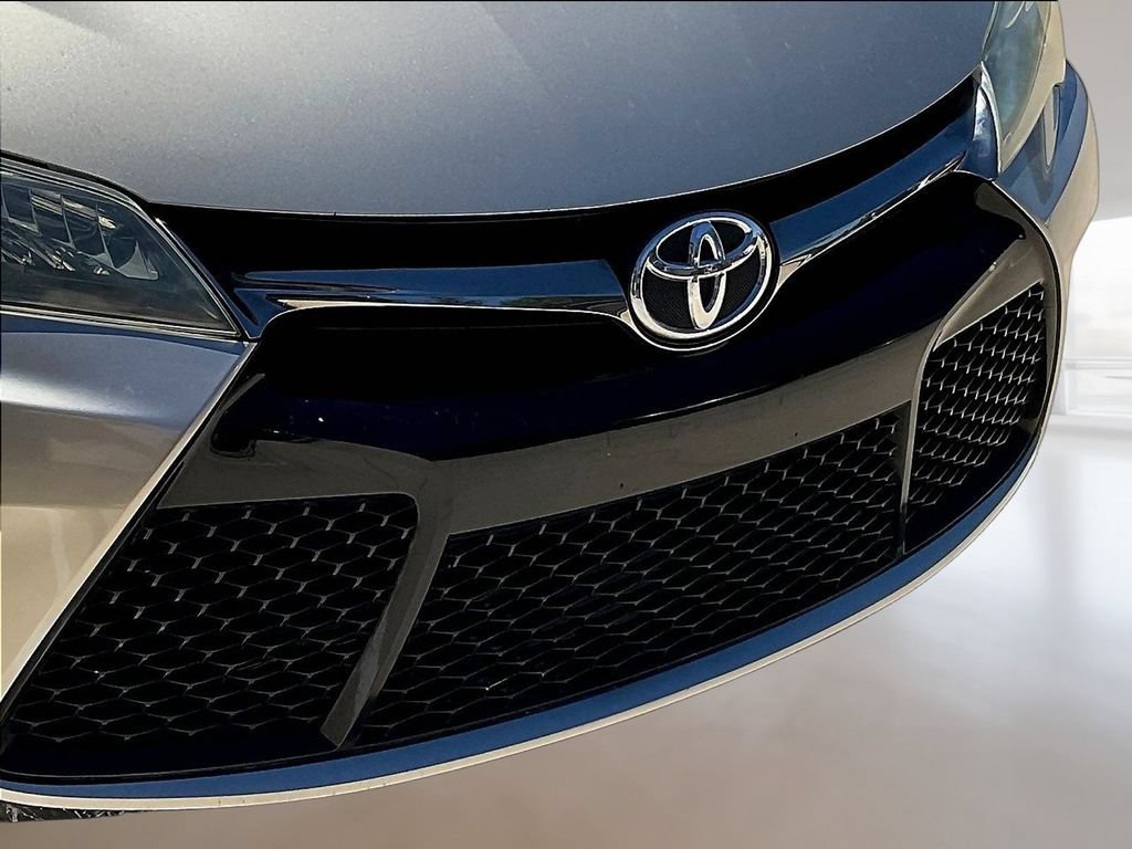 Used 2015 Toyota Camry XSE FWD image 31