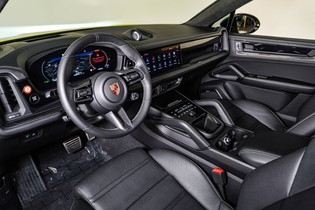 Used 2025 Porsche Cayenne GTS AWD/4WD image 20