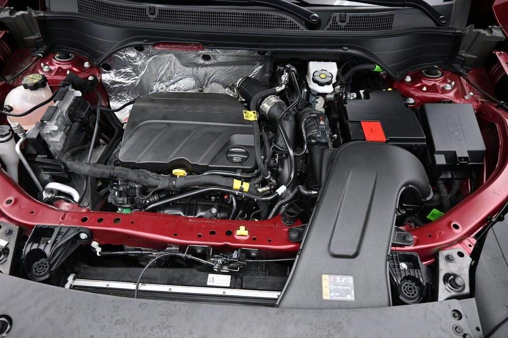 Used 2025 Chevrolet Trax LT w/ LT Convenience Package FWD image 16