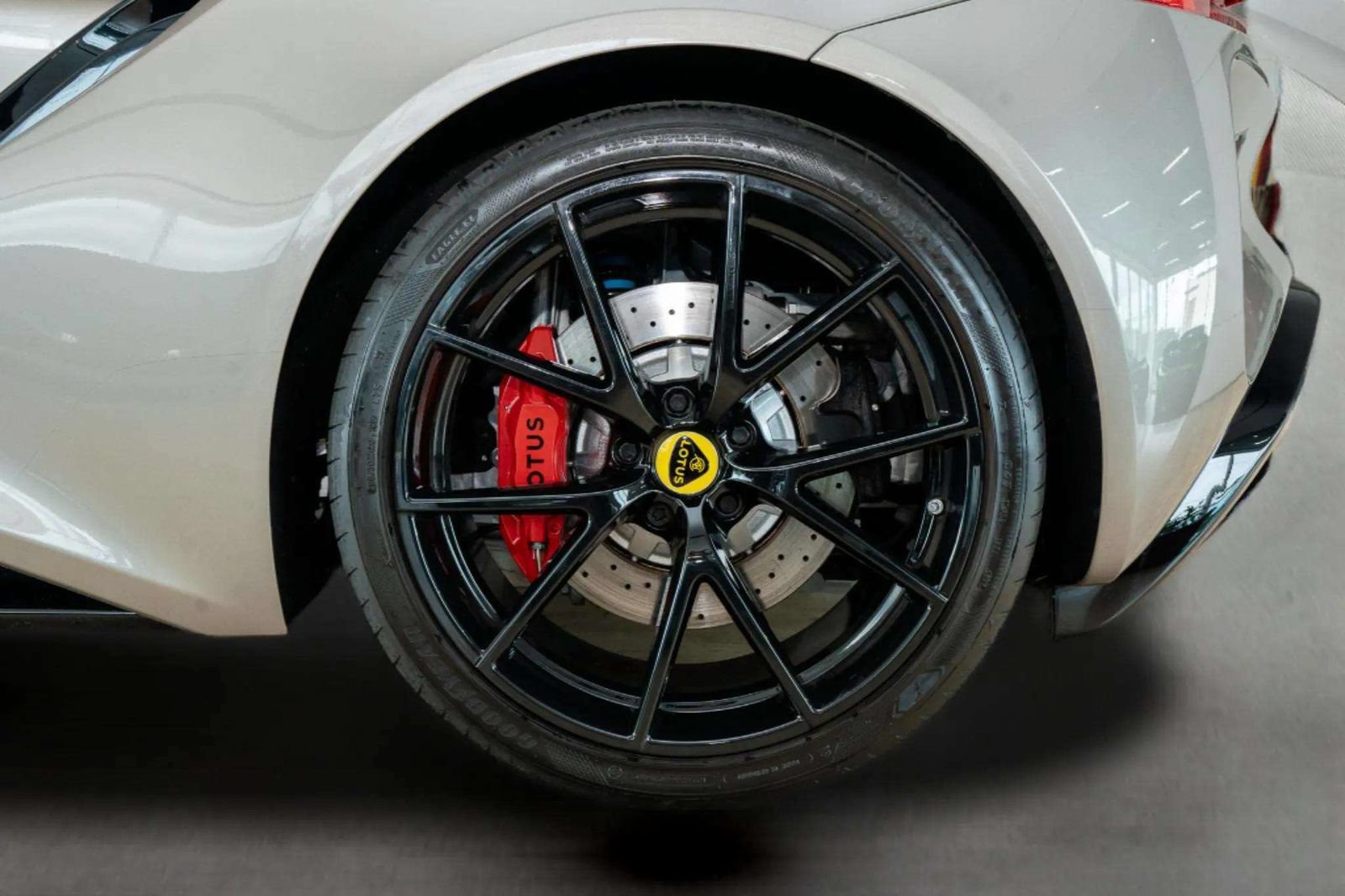 Used 2025 Lotus Emira RWD image 43