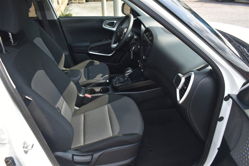 Used 2025 Kia Soul LX w/ LX Technology Package FWD image 25