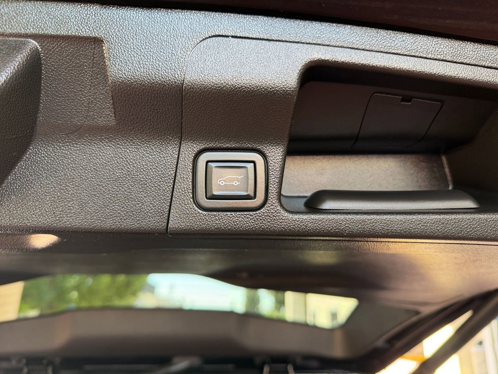 Used 2023 GMC Acadia SLT FWD image 23