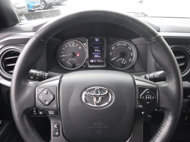 Used 2017 Toyota Tacoma TRD Sport image 40