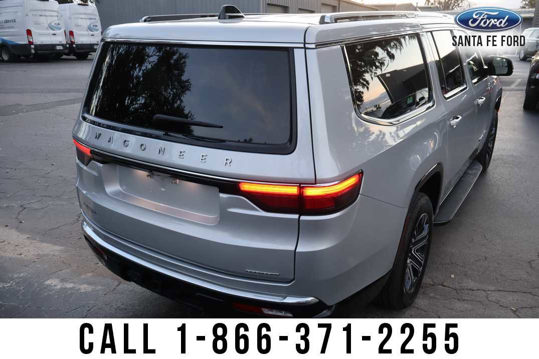 Used 2024 Jeep Wagoneer L Series II w/ Flexible Seating Group AWD/4WD image 4