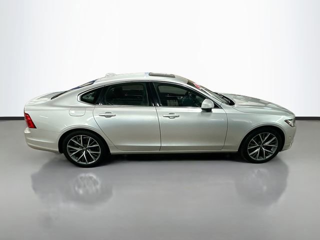 Used 2017 Volvo S90 T6 Momentum w/ Vision Package image 5