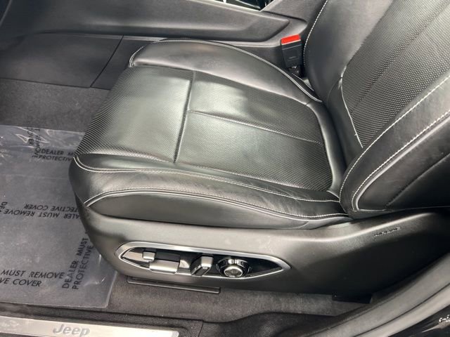 Used 2022 Jeep Grand Cherokee Overland w/ Adv Protech Group III image 14