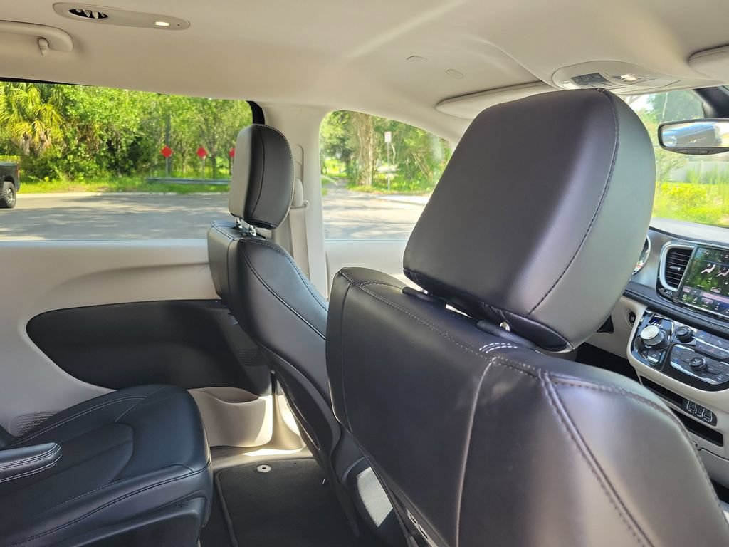 Used 2024 Chrysler Pacifica Limited FWD image 34