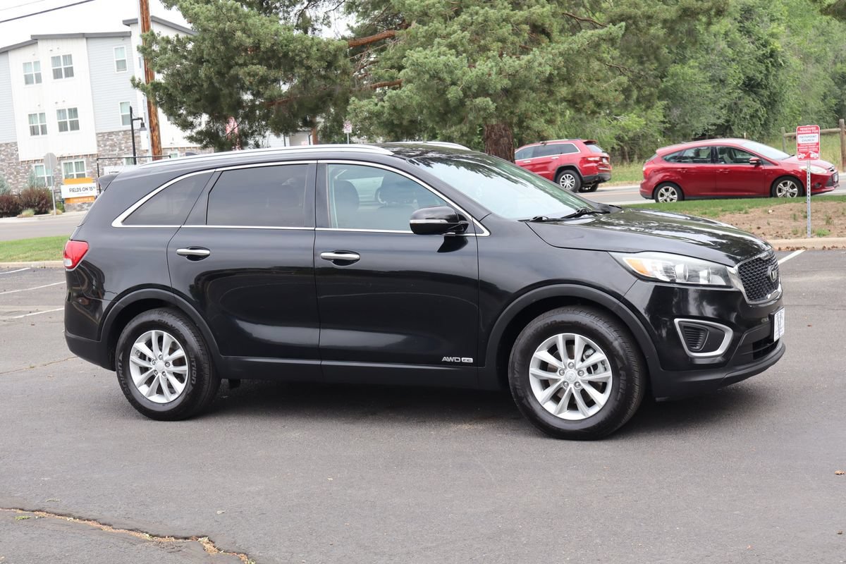 Used 2016 Kia Sorento LX AWD/4WD image 2
