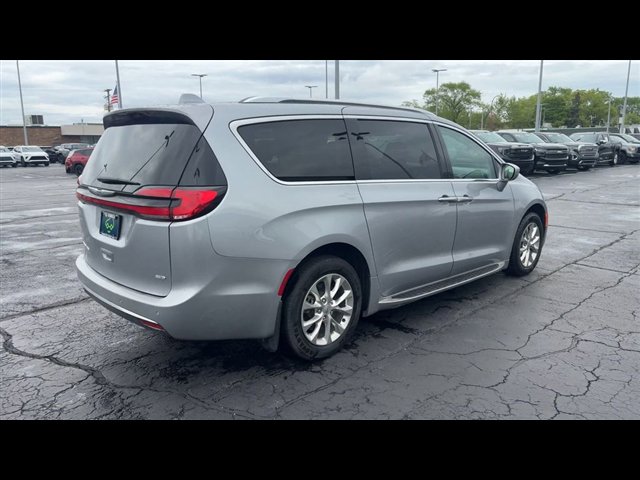 Used 2021 Chrysler Pacifica Touring-L AWD/4WD image 8