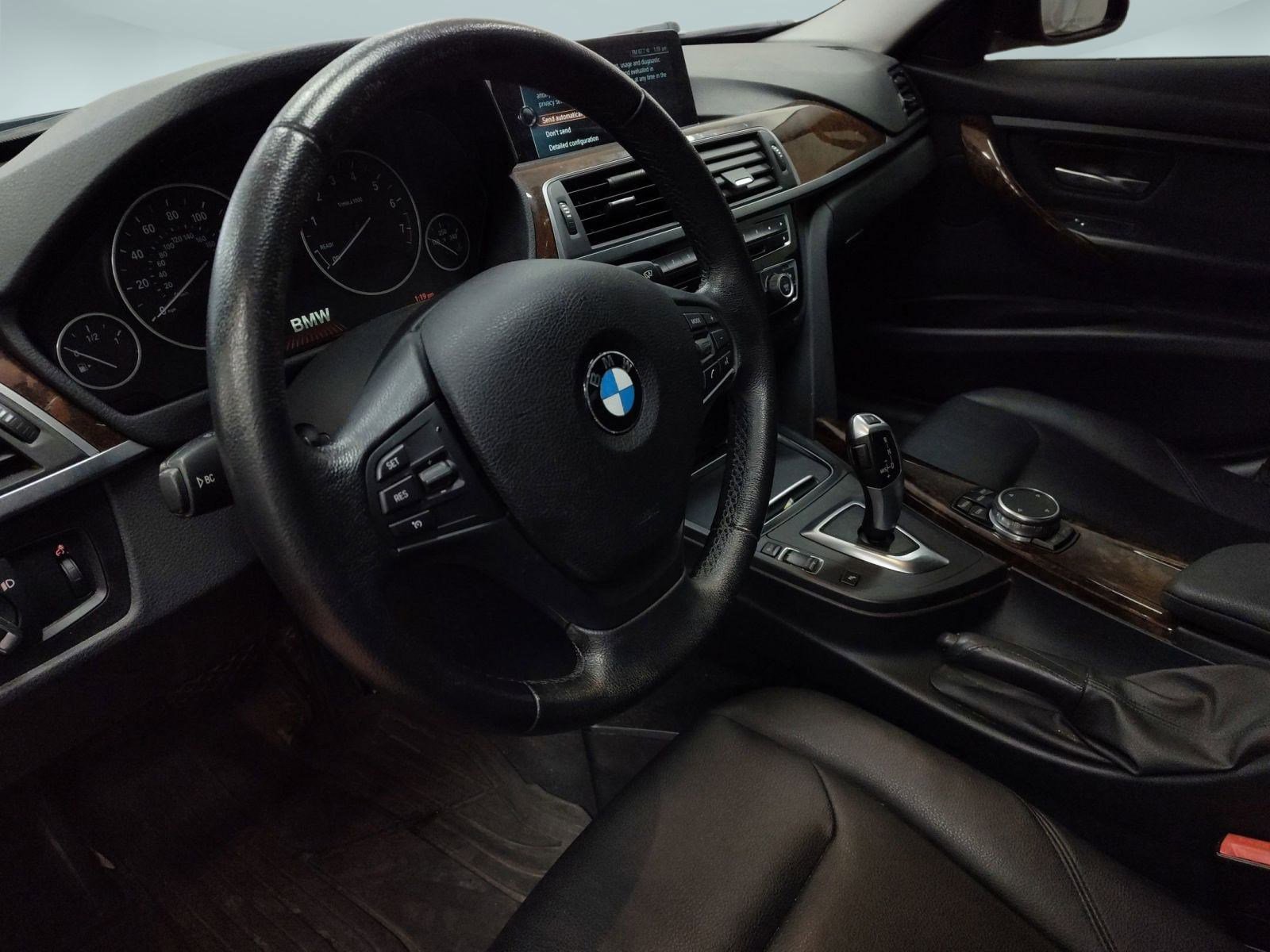 Used 2017 BMW 320i xDrive Sedan image 4