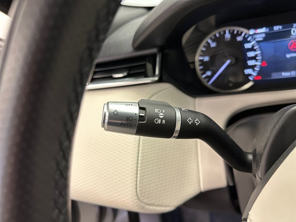 Used 2023 Land Rover Range Rover Velar R-Dynamic S image 17