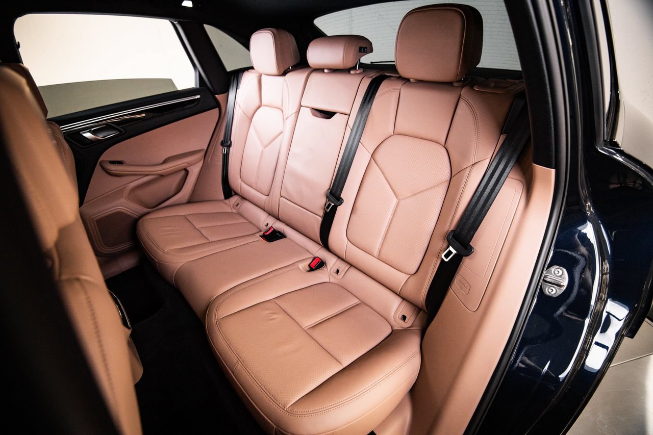 Certified 2023 Porsche Macan AWD/4WD image 24