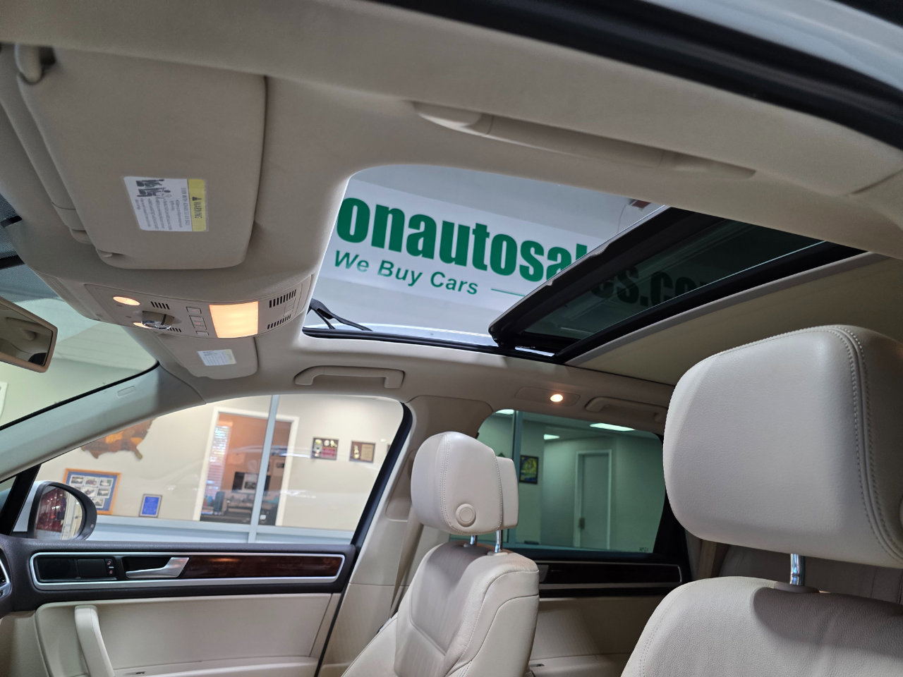 Used 2014 Volkswagen Touareg TDI image 37