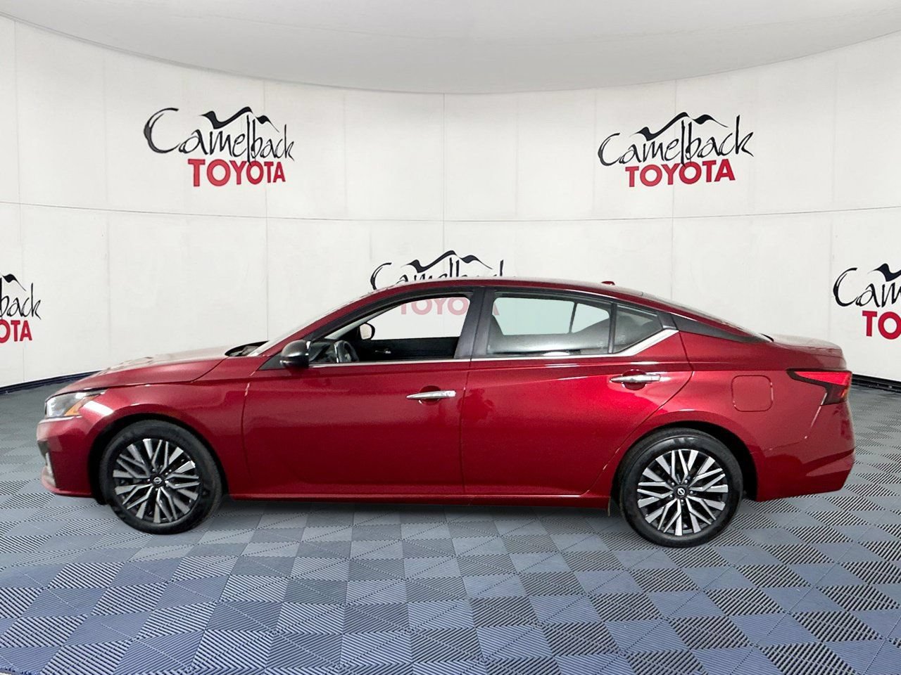 Used 2025 Nissan Altima 2.5 SV FWD image 4
