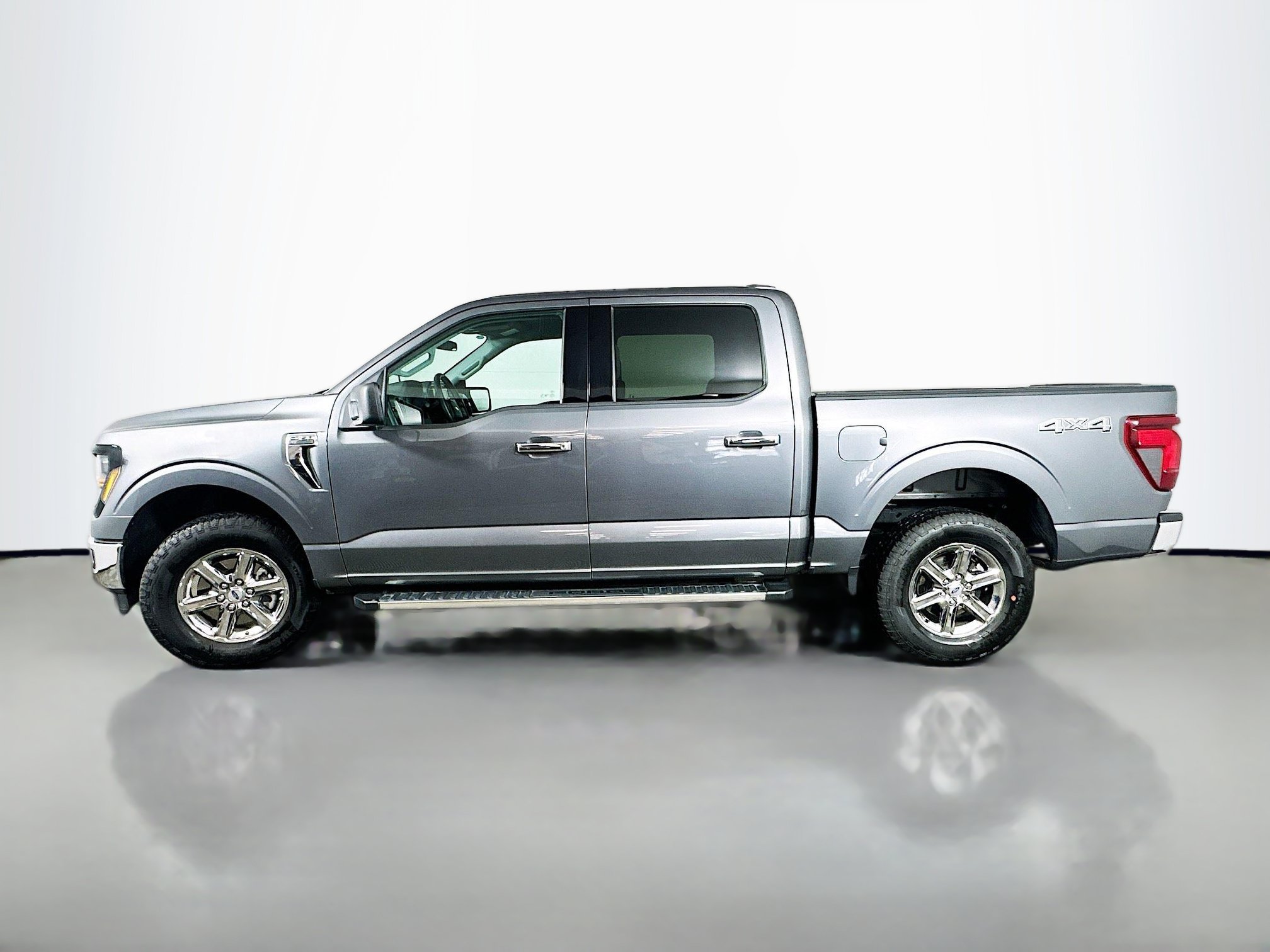 Used 2025 Ford F150 XLT w/ Equipment Group 301A Standard AWD/4WD image 4