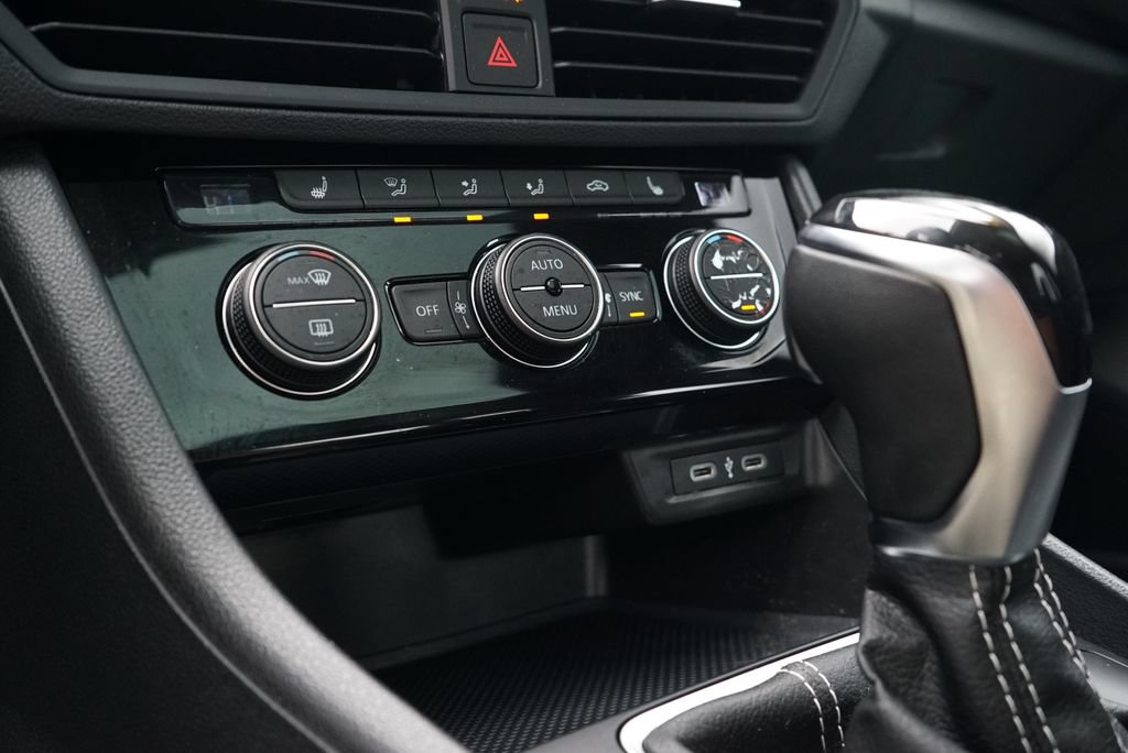 Used 2024 Volkswagen Jetta SE w/ Panoramic Sunroof Package FWD image 14