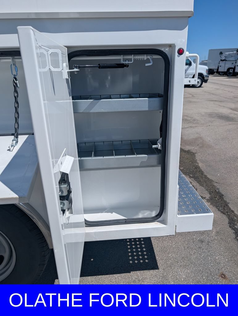 New 2025 Ford F250 XL w/ Camper Package RWD image 9
