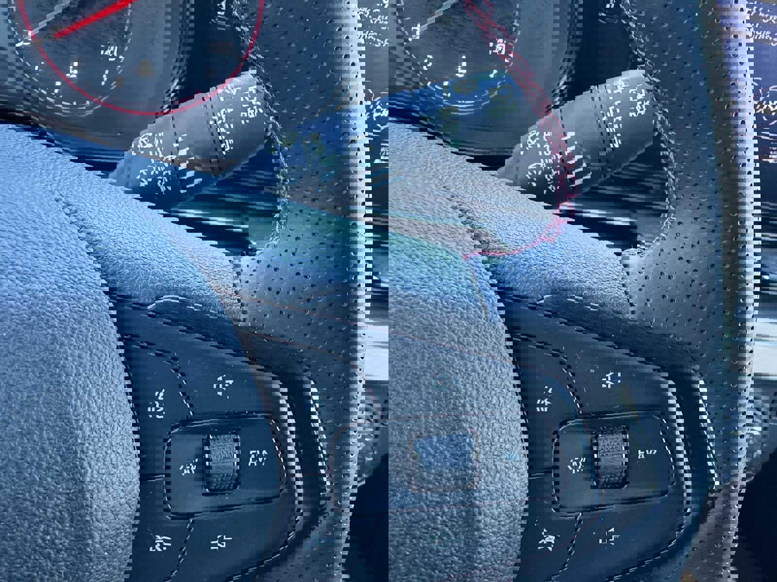 Used 2025 Chevrolet Trax RS w/ Sunroof Package image 35