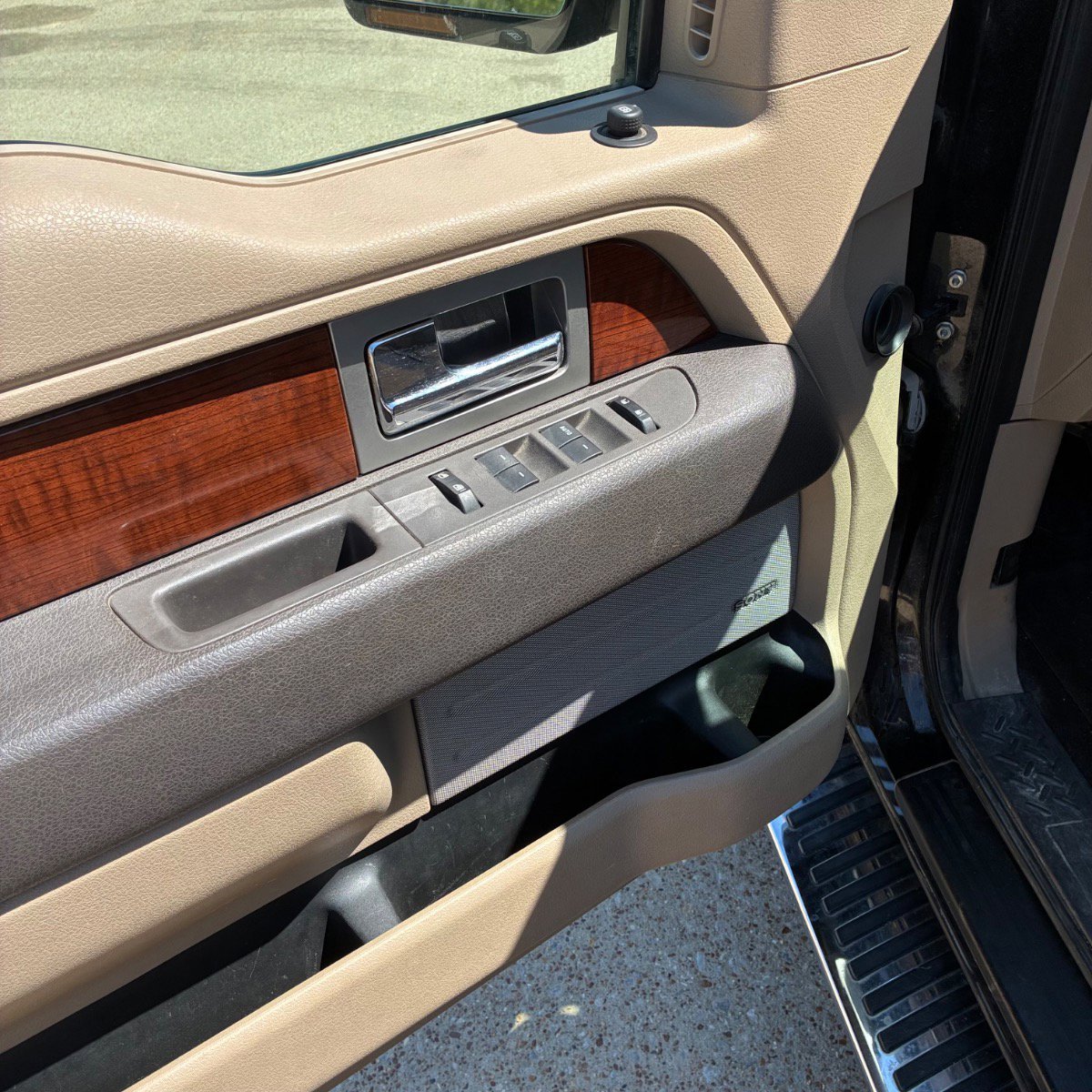 Used 2010 Ford F150 Lariat image 9