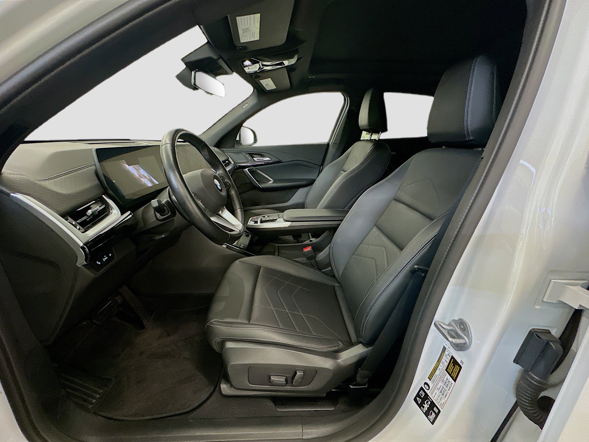 Used 2025 BMW X2 xDrive28i AWD/4WD image 13