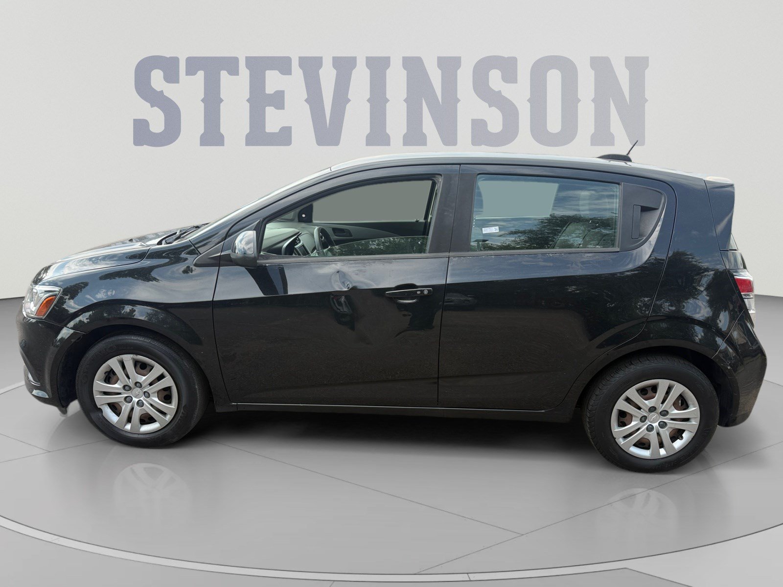 Used 2020 Chevrolet Sonic LT FWD image 2