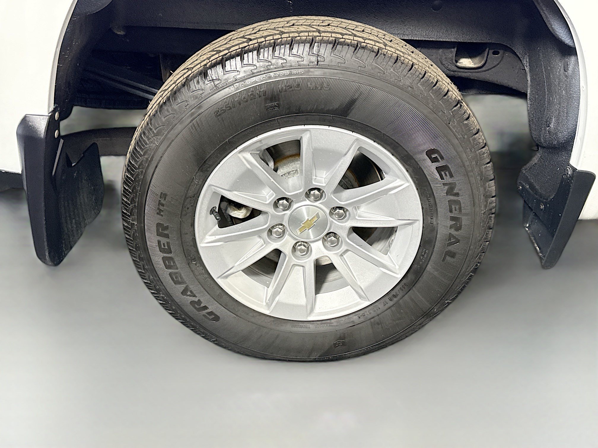 Used 2023 Chevrolet Silverado 1500 LT AWD/4WD image 32